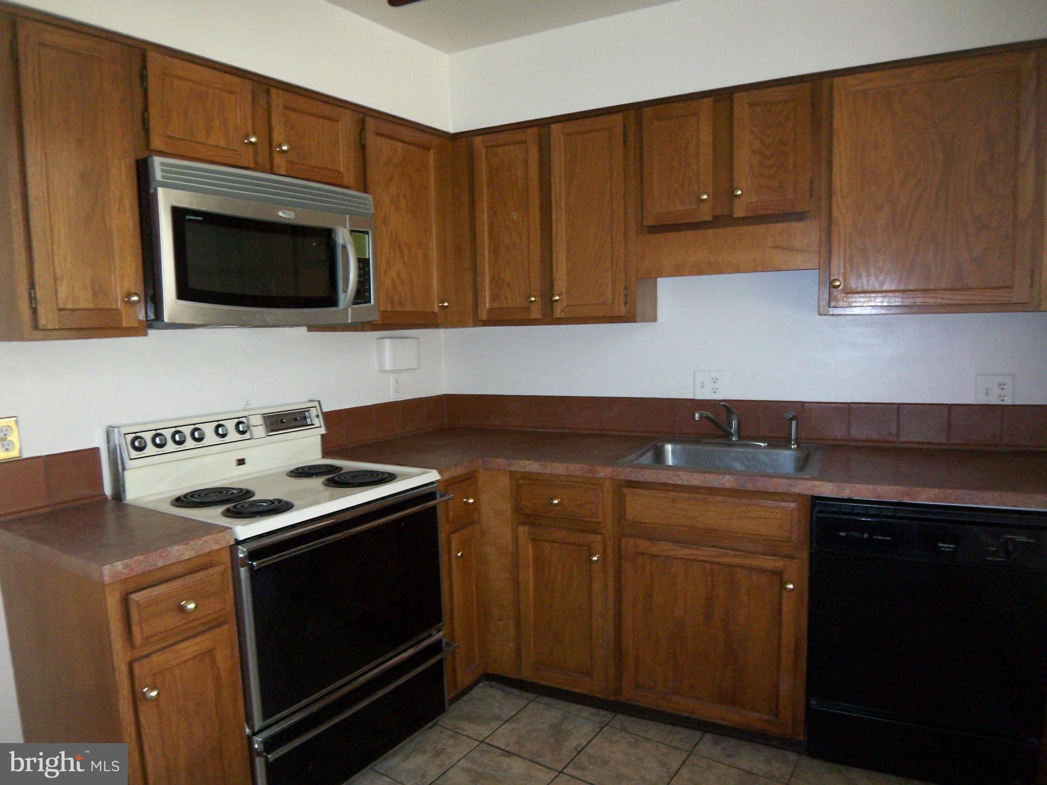 1632 Chimney House Road, Unit 1632 Reston, VA 20190 - Photo 3 of 29 Kitchen