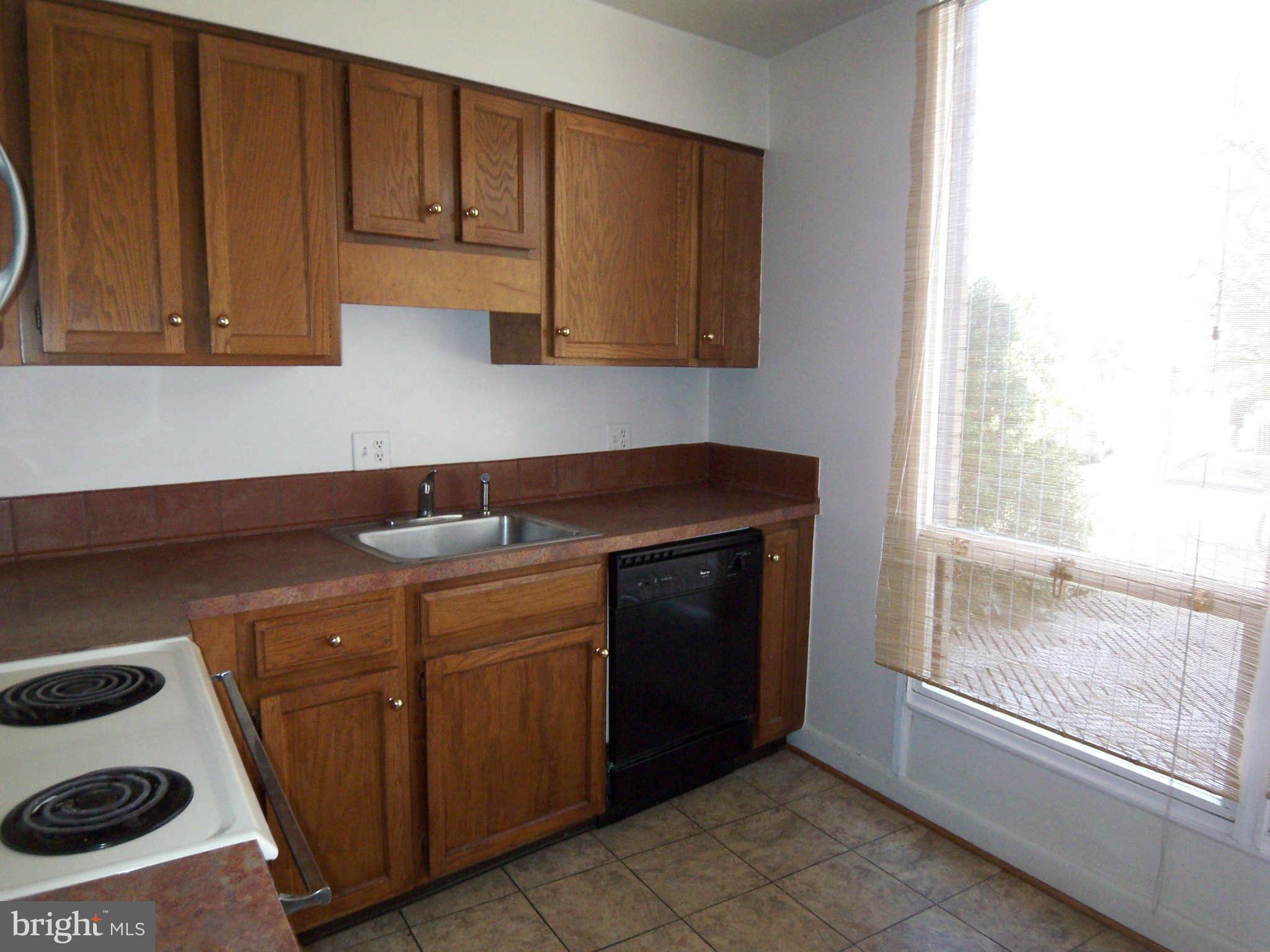 1632 Chimney House Road, Unit 1632 Reston, VA 20190 - Photo 4 of 29 Kitchen