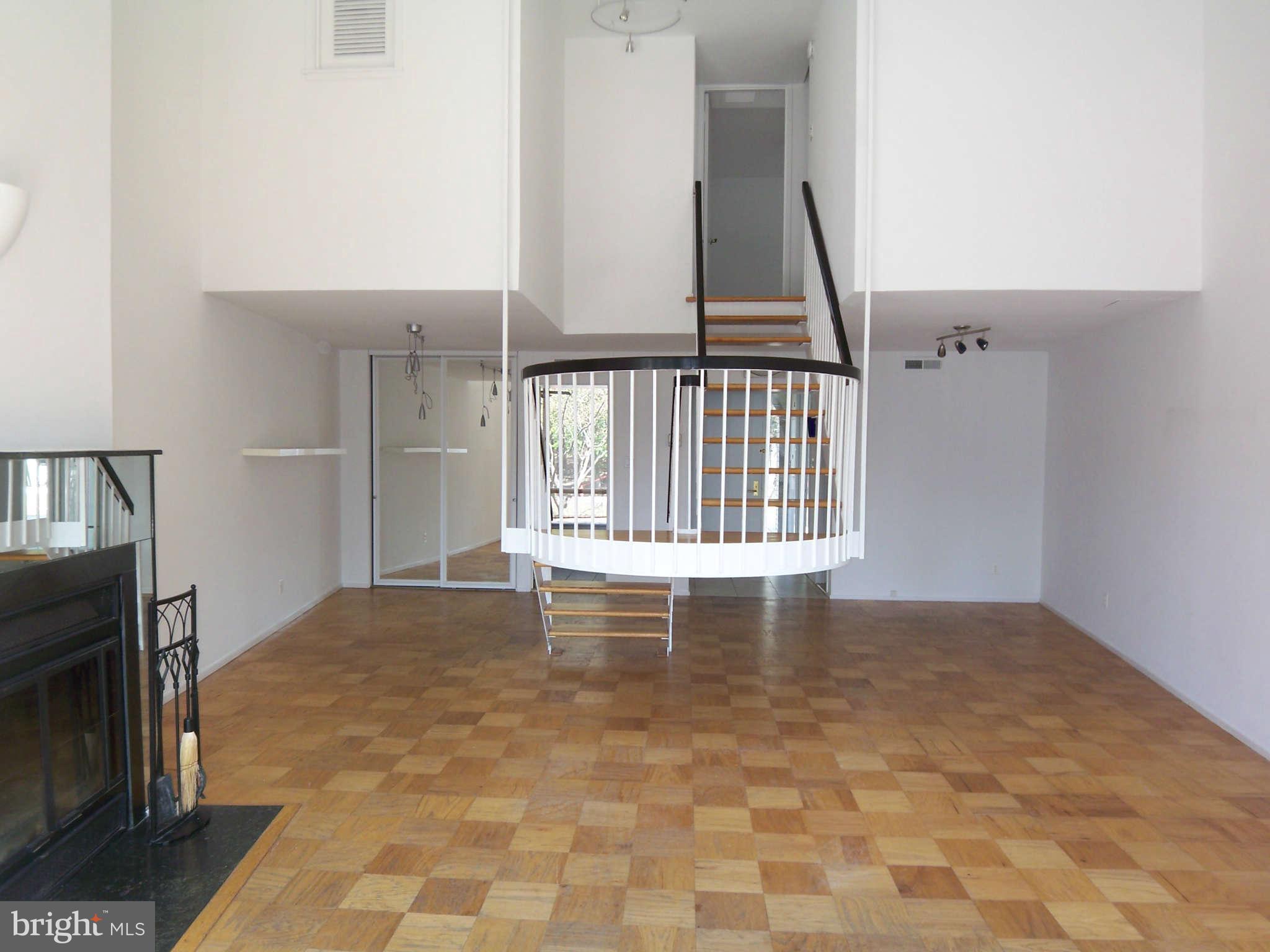 1632 Chimney House Road, Unit 1632 Reston, VA 20190 - Photo 7 of 29 Living Room