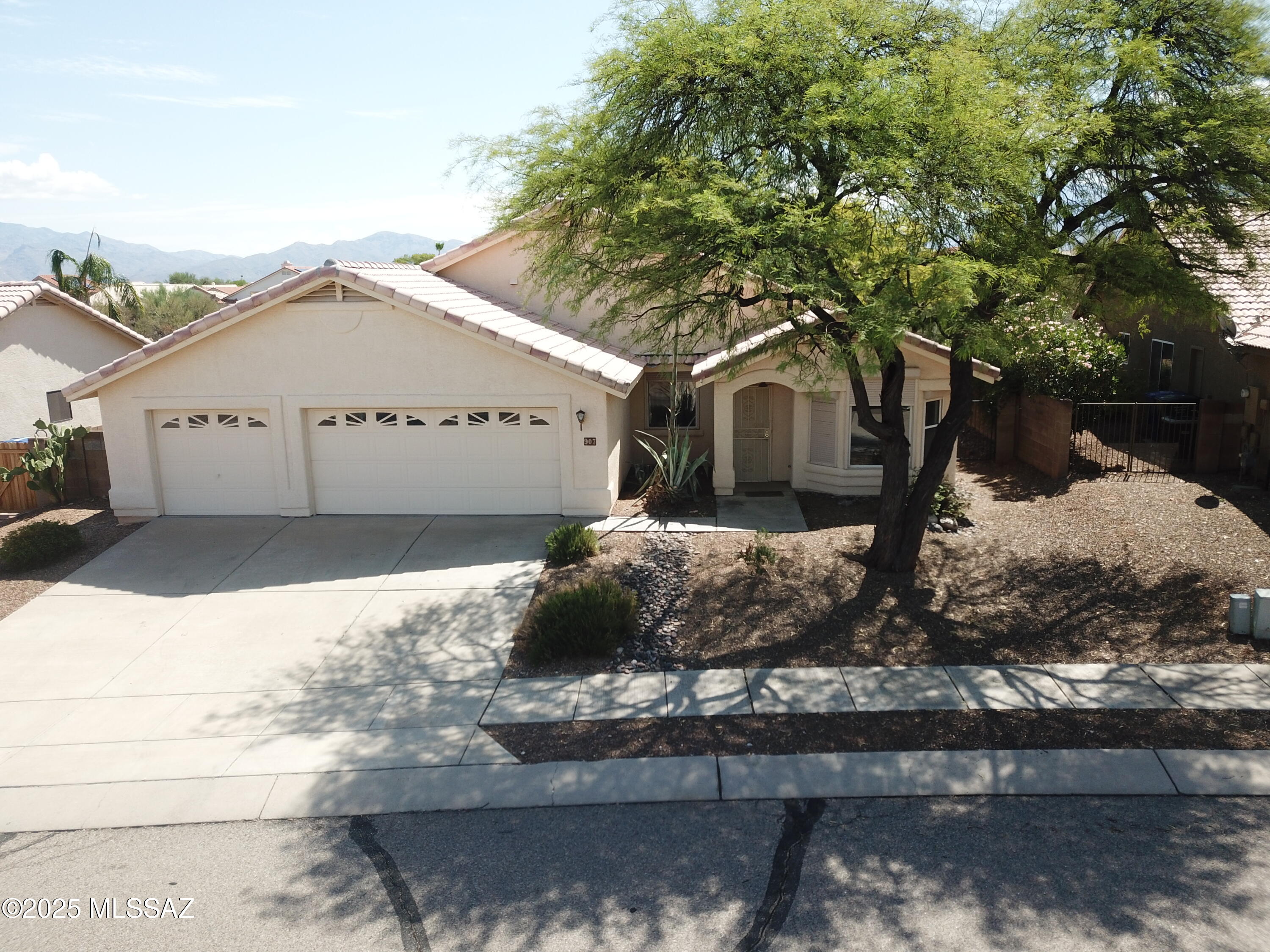 907 South Smokey Mountains Road Tucson, AZ 85748 - Photo 1 of 27 Gallery Image 1
