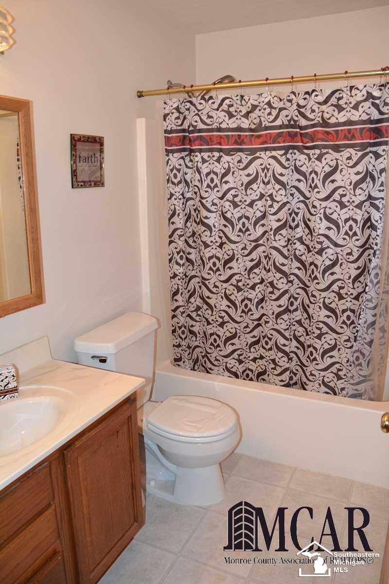 1715 Sandy Creek Road Monroe, MI 48162 - Photo 12 of 22 21470090-11.JPG