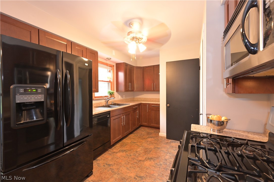 3682 Walter Road North Olmsted, OH 44070 - Photo 10 of 32 Gallery Image 10