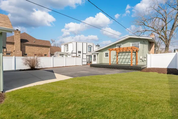 $725,000 | 646 Babcock Avenue, Elmhurst, IL 60126