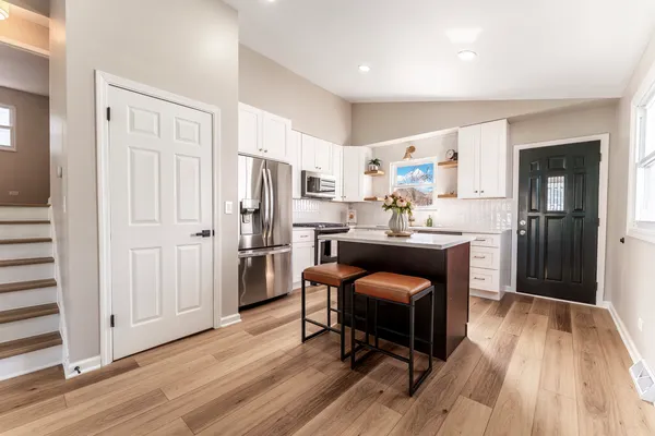 $725,000 | 646 Babcock Avenue, Elmhurst, IL 60126