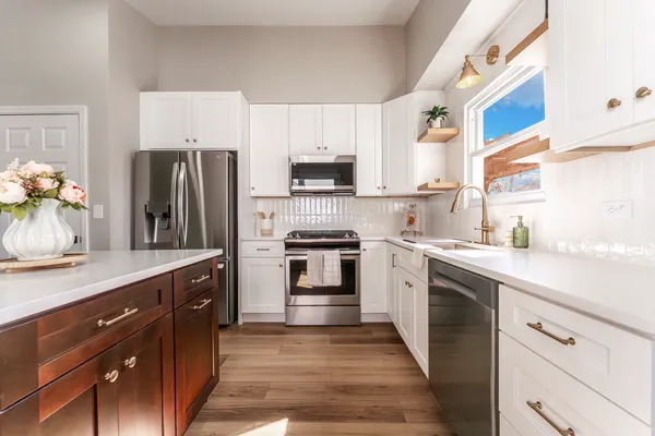 $725,000 | 646 Babcock Avenue, Elmhurst, IL 60126