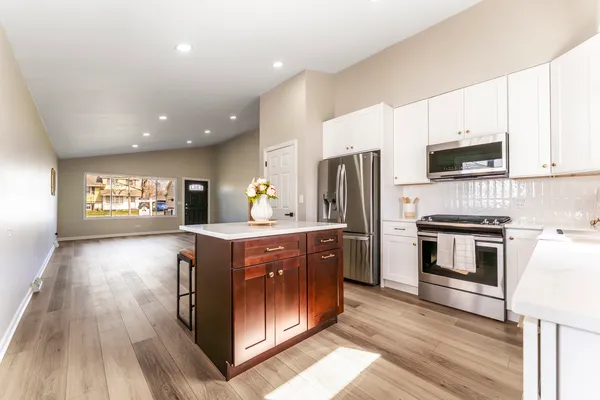 $725,000 | 646 Babcock Avenue, Elmhurst, IL 60126