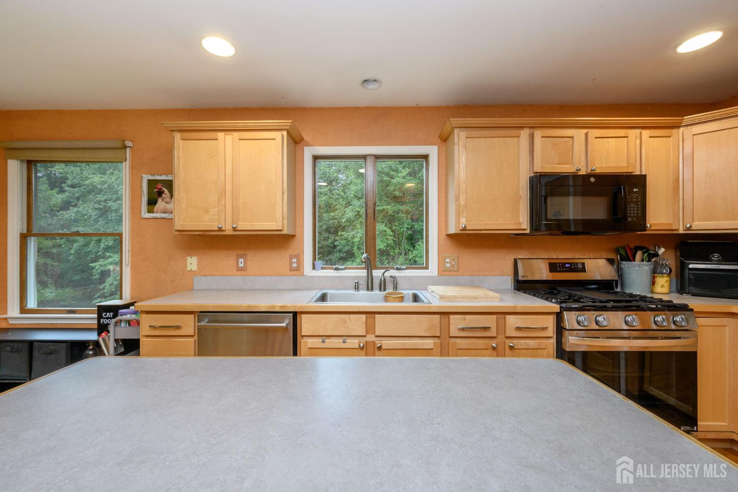 11 Ruffin Court Tinton Falls, NJ 07724 - Photo 8 of 44 Gallery Image 8