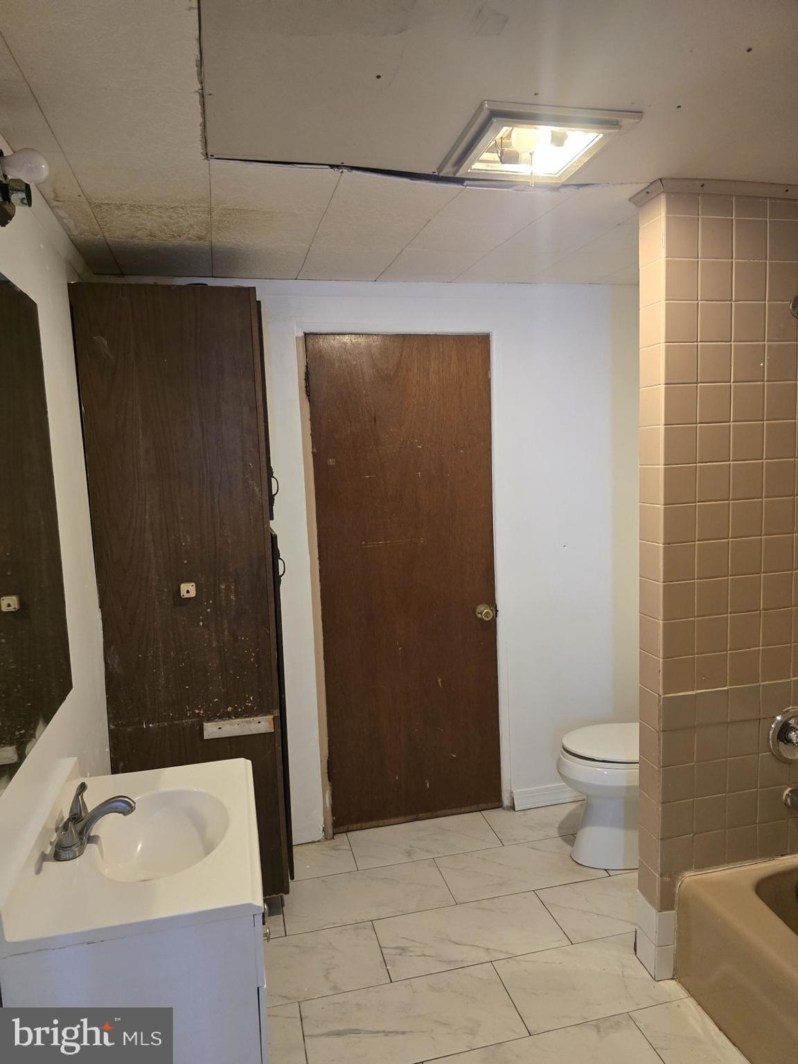 940 Mulberry Street Reading, PA 19604 - Photo 7 of 8 a bathroom with a sink a toilet and shower