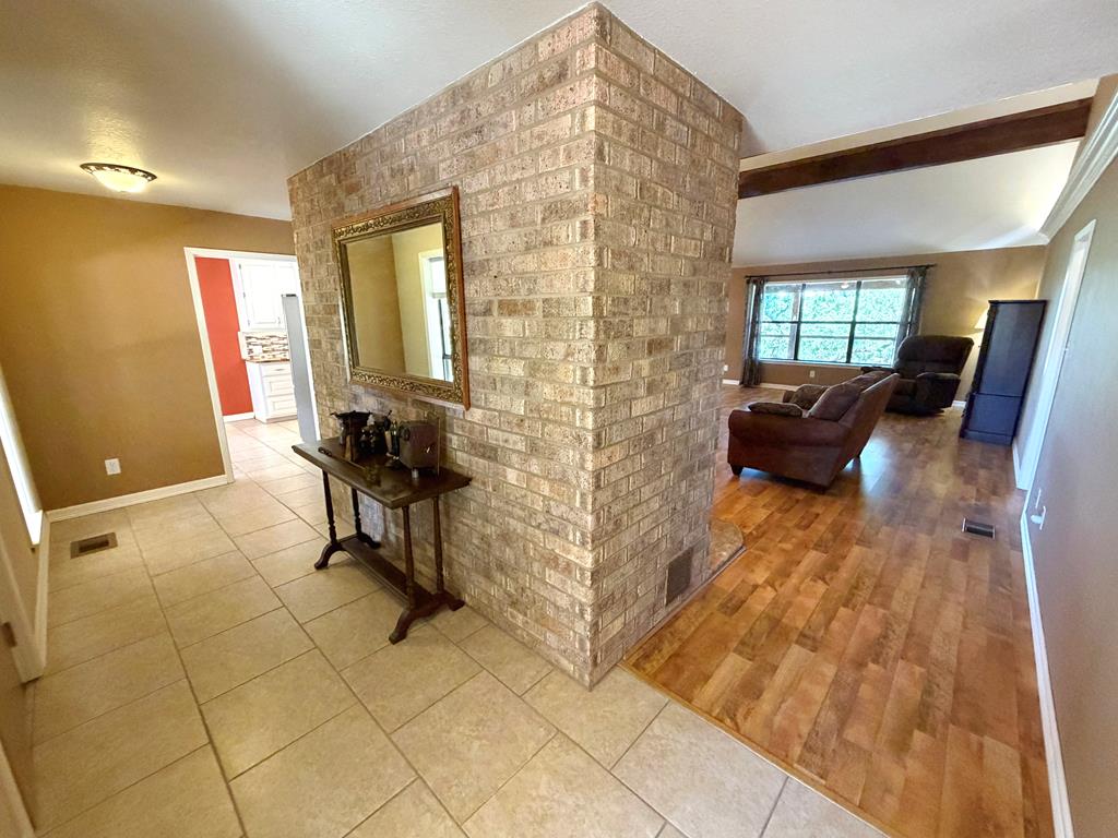 707 Rimrock Road Kerrville, TX 78028 - Photo 7 of 55 a view of livingroom with furniture