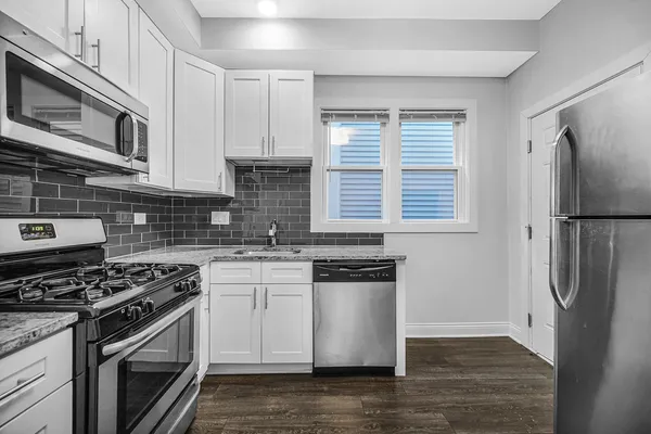 $2,700 | 3121 North Southport Avenue, Unit 1R, Chicago, IL 60657