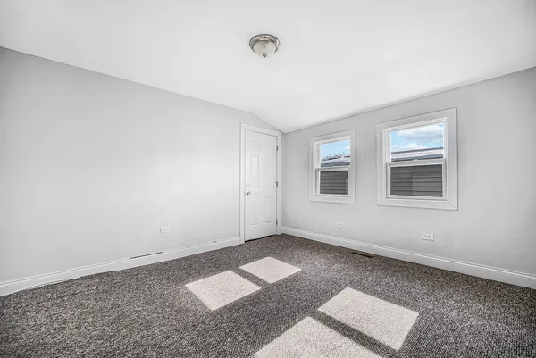 $2,700 | 3121 North Southport Avenue, Unit 1R, Chicago, IL 60657