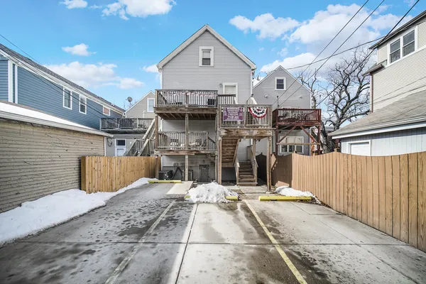 $2,700 | 3121 North Southport Avenue, Unit 1R, Chicago, IL 60657