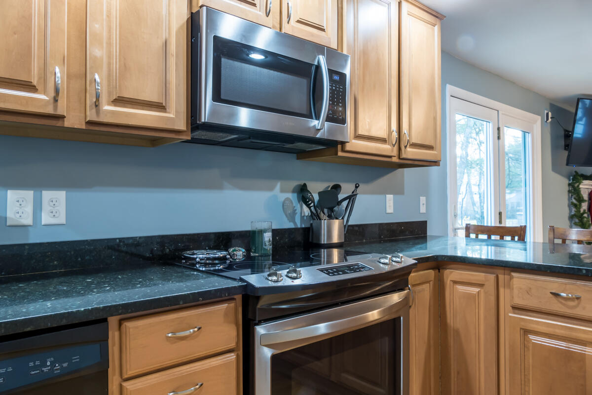 15 Old Farm Road Topsham, ME 04086 - Photo 9 of 52 24-Kitchen (8 of 8)
