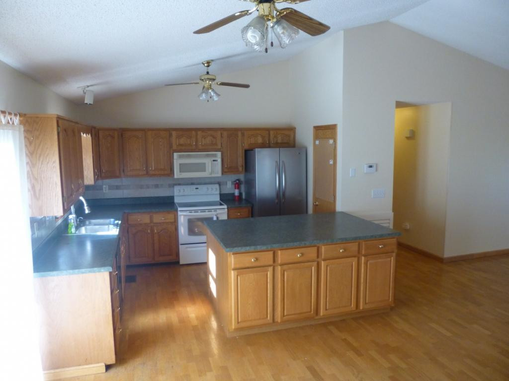 3660 West Pines Road Greeneville, TN 37745 - Photo 4 of 26 Kitchen Open to Livingroom