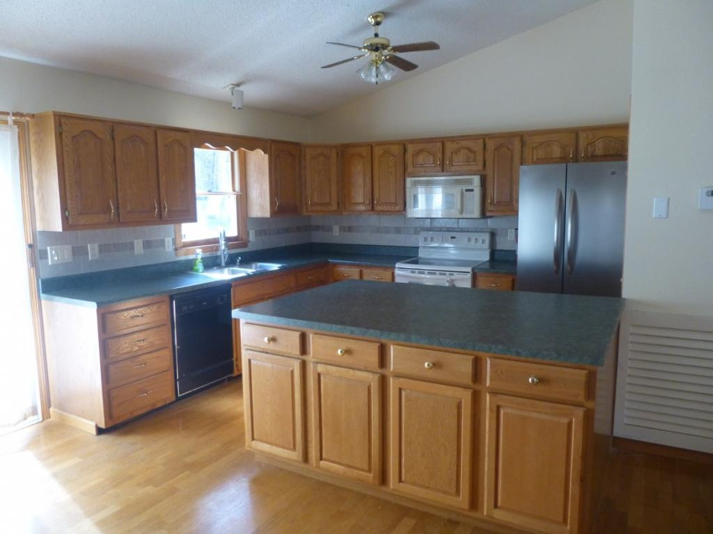 3660 West Pines Road Greeneville, TN 37745 - Photo 5 of 26 Oversized Bar