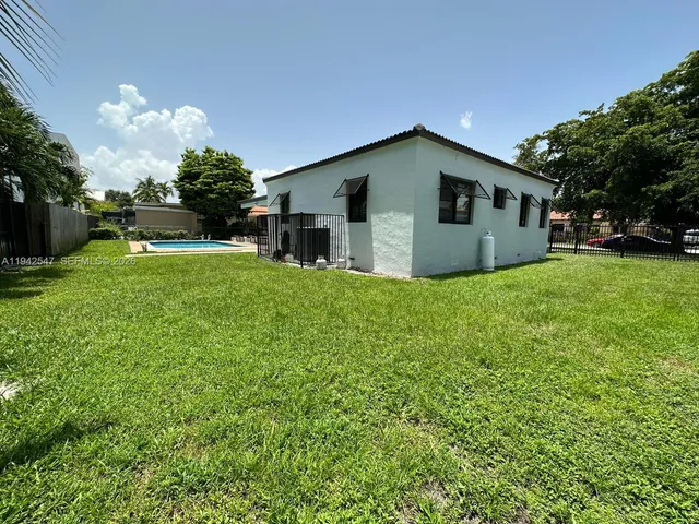 $4,750 | 3050 Southwest 21st Street, Miami, FL 33145