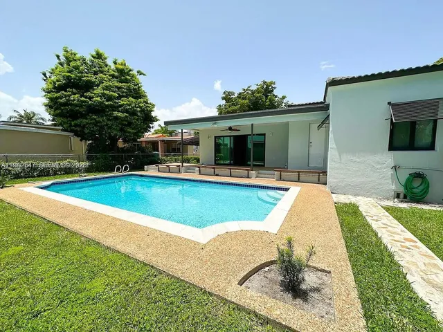 $4,750 | 3050 Southwest 21st Street, Miami, FL 33145