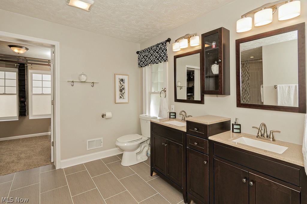 2871 Huntington Road Cleveland, OH 44120 - Photo 16 of 25