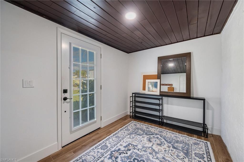 2432 Lake Avenue Naples, FL 34112 - Photo 3 of 37