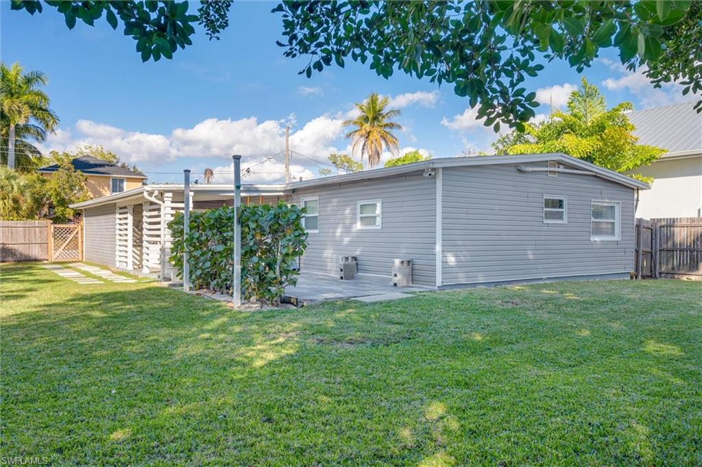 2432 Lake Avenue Naples, FL 34112 - Photo 31 of 37