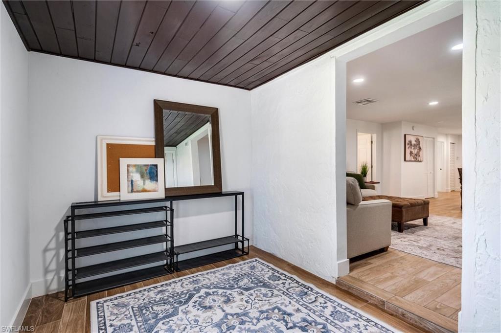 2432 Lake Avenue Naples, FL 34112 - Photo 4 of 37