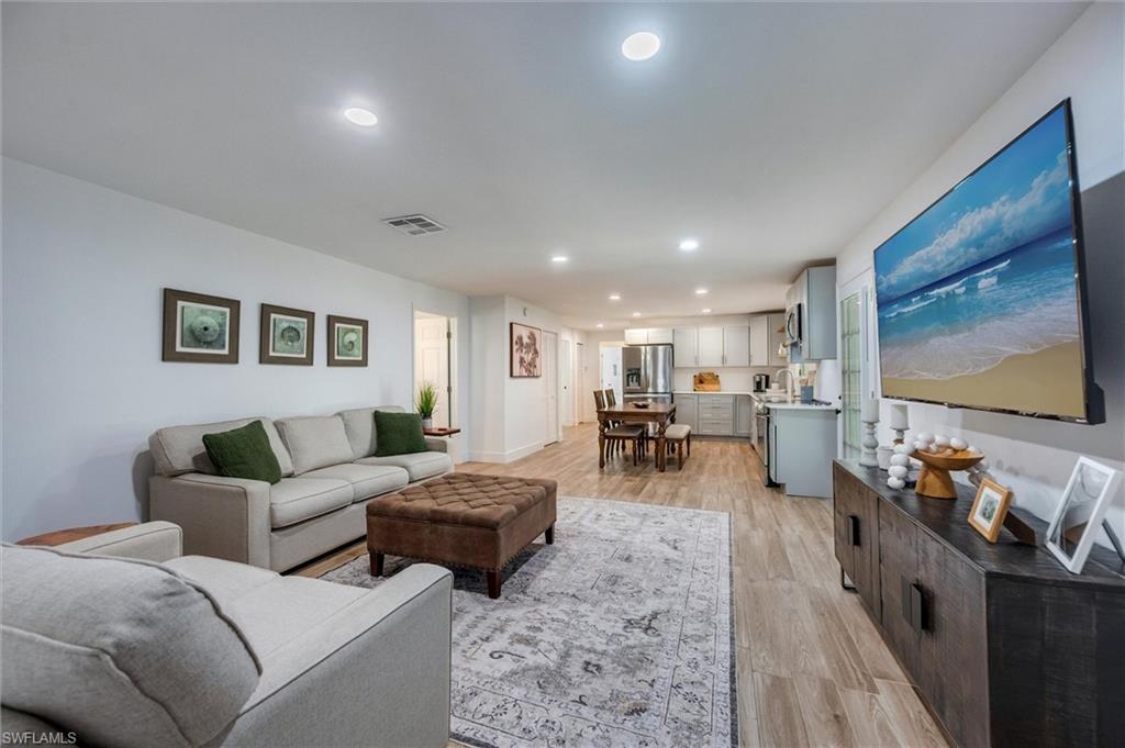 2432 Lake Avenue Naples, FL 34112 - Photo 5 of 37