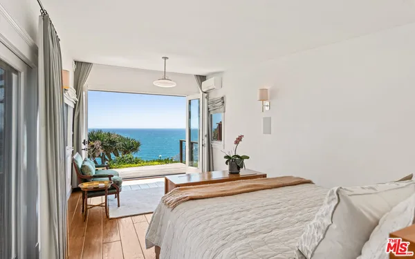 a en suite bathroom with a sink and a mirror