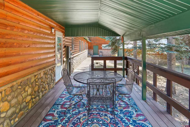 a outdoor space with the garden