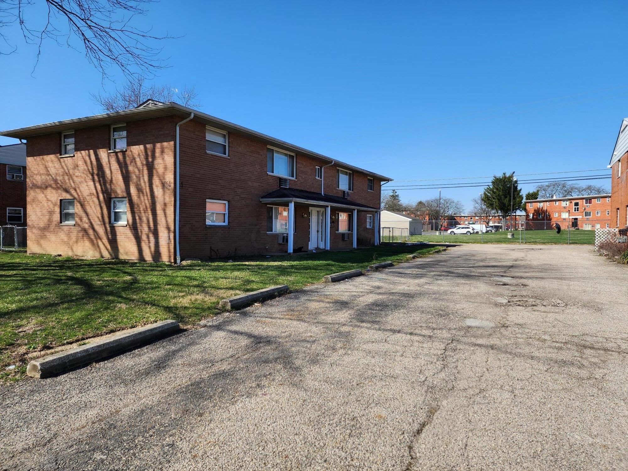861 Kingsford Road Columbus, OH 43204 - Photo 2 of 57 2