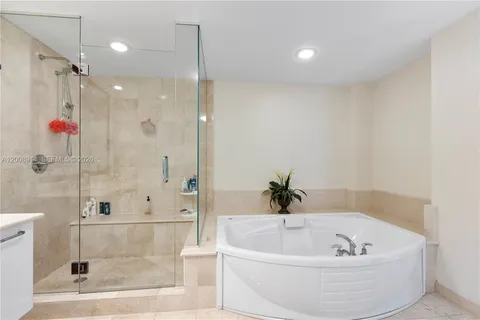 $1,550,000 | 3101 South Ocean Drive, Unit 2705, Hollywood, FL 33019