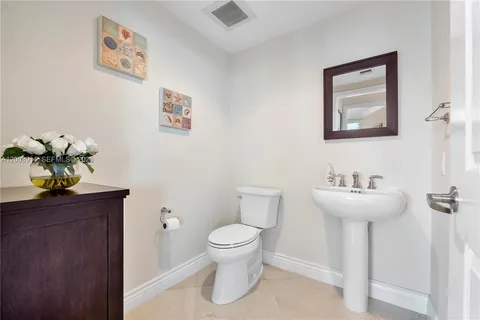$1,550,000 | 3101 South Ocean Drive, Unit 2705, Hollywood, FL 33019