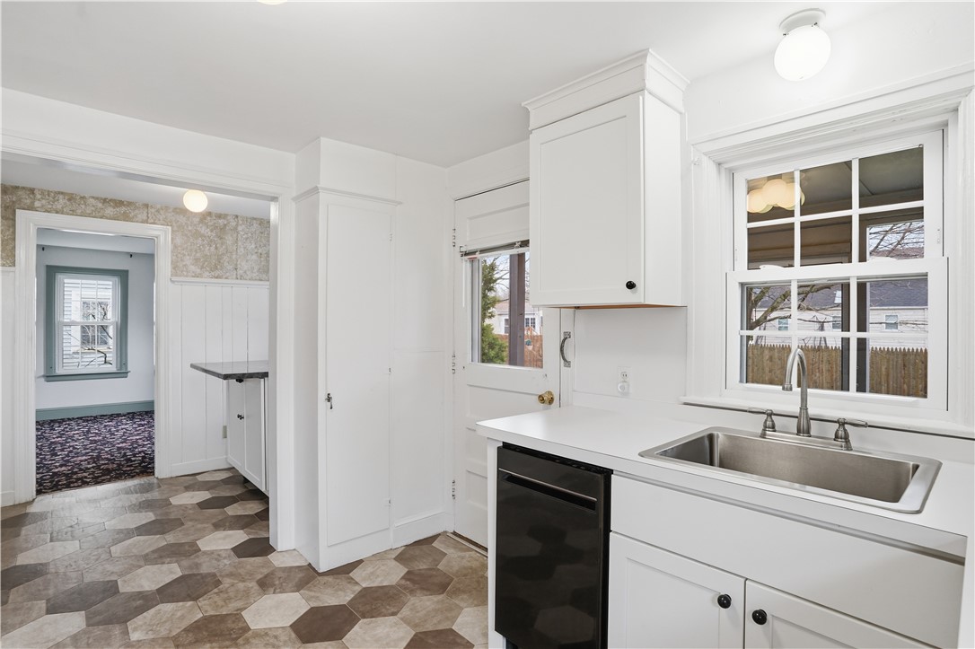 251 West Shore Road Warwick, RI 02889 - Photo 13 of 40