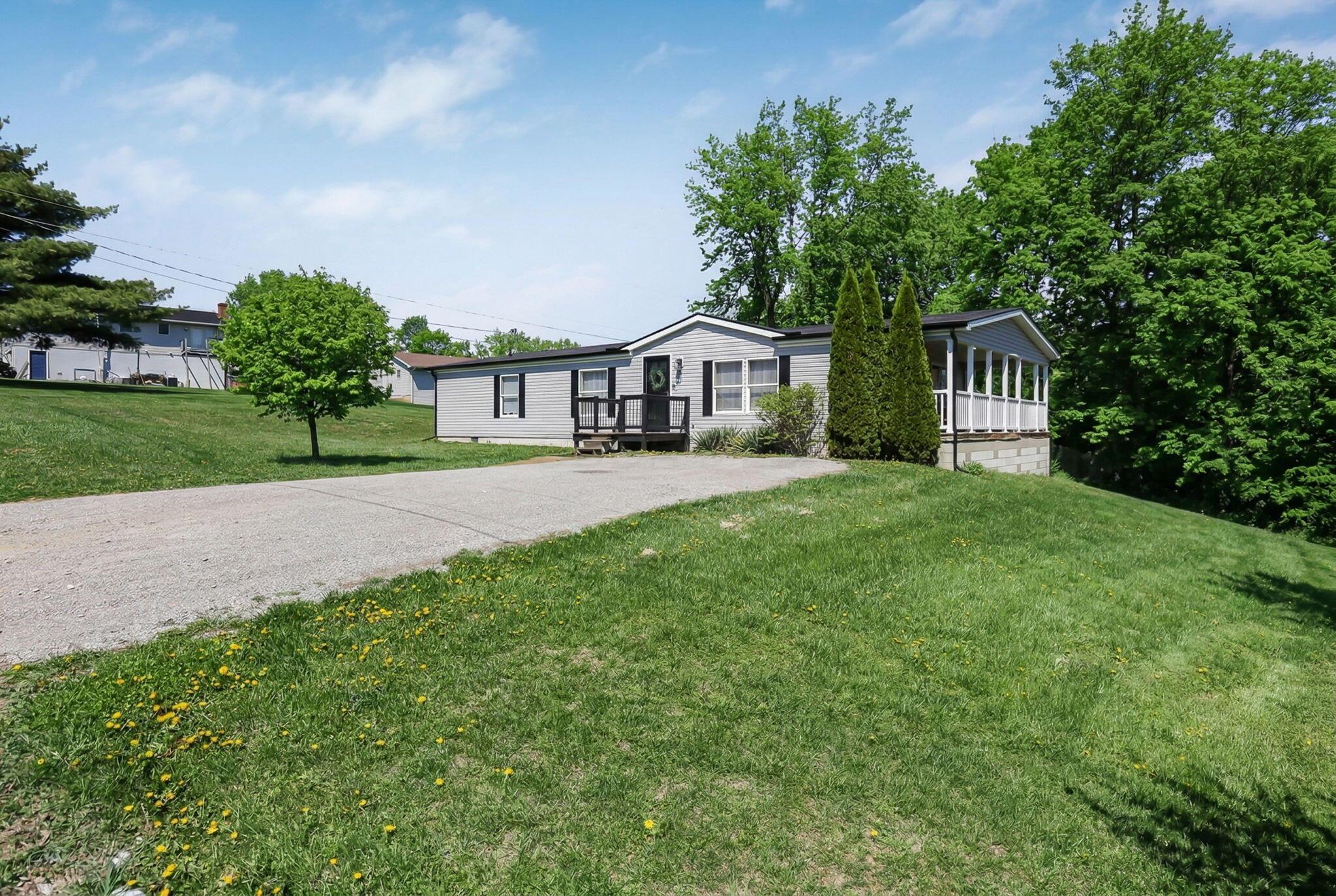 180 Rusty Rifle Road Zanesville, OH 43701 - Photo 2 of 40 2-web-or-mls-1775748996433