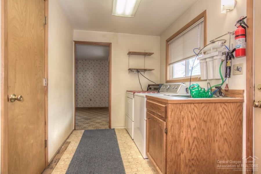 1046 Southwest 13th Street Redmond, OR 97756 - Photo 9 of 25 Gallery Image 9