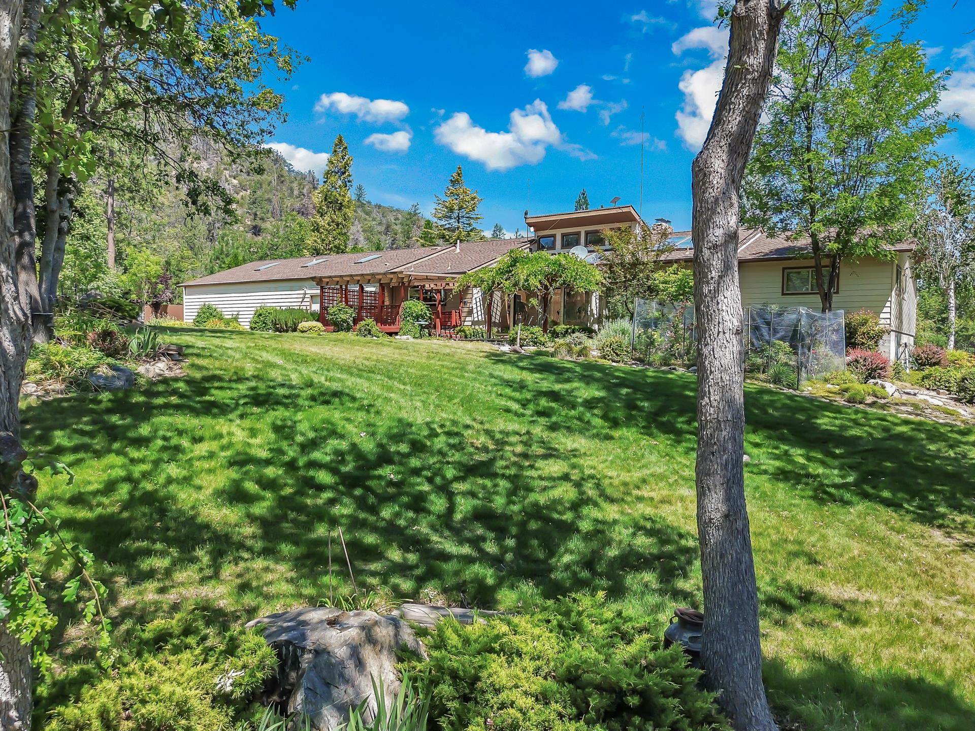 5920 Schulmeyer Road Yreka, CA 96097 - Photo 3 of 49 Gallery Image 3