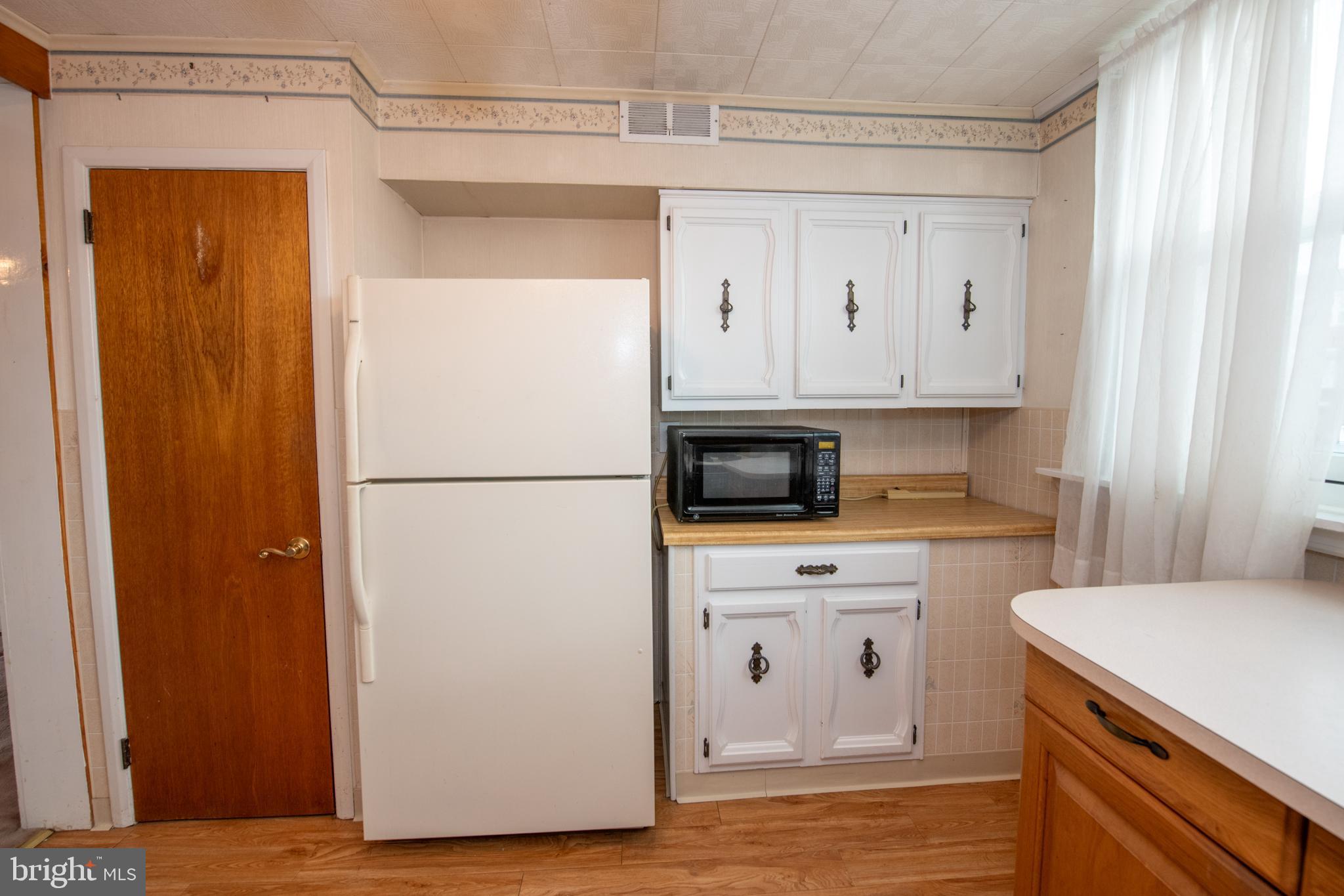 12128 Barbary Road Philadelphia, PA 19154 - Photo 8 of 36 Kitchen