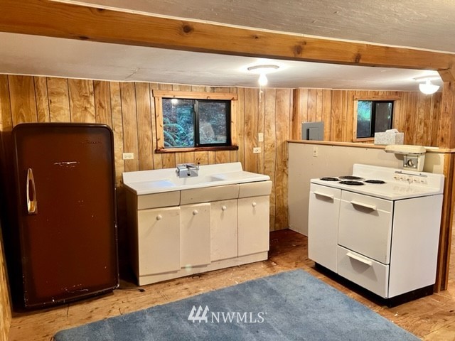 1517 Southwest Lake Roesiger Road Snohomish, WA 98290 - Photo 7 of 26 a utility room with dryer and washer