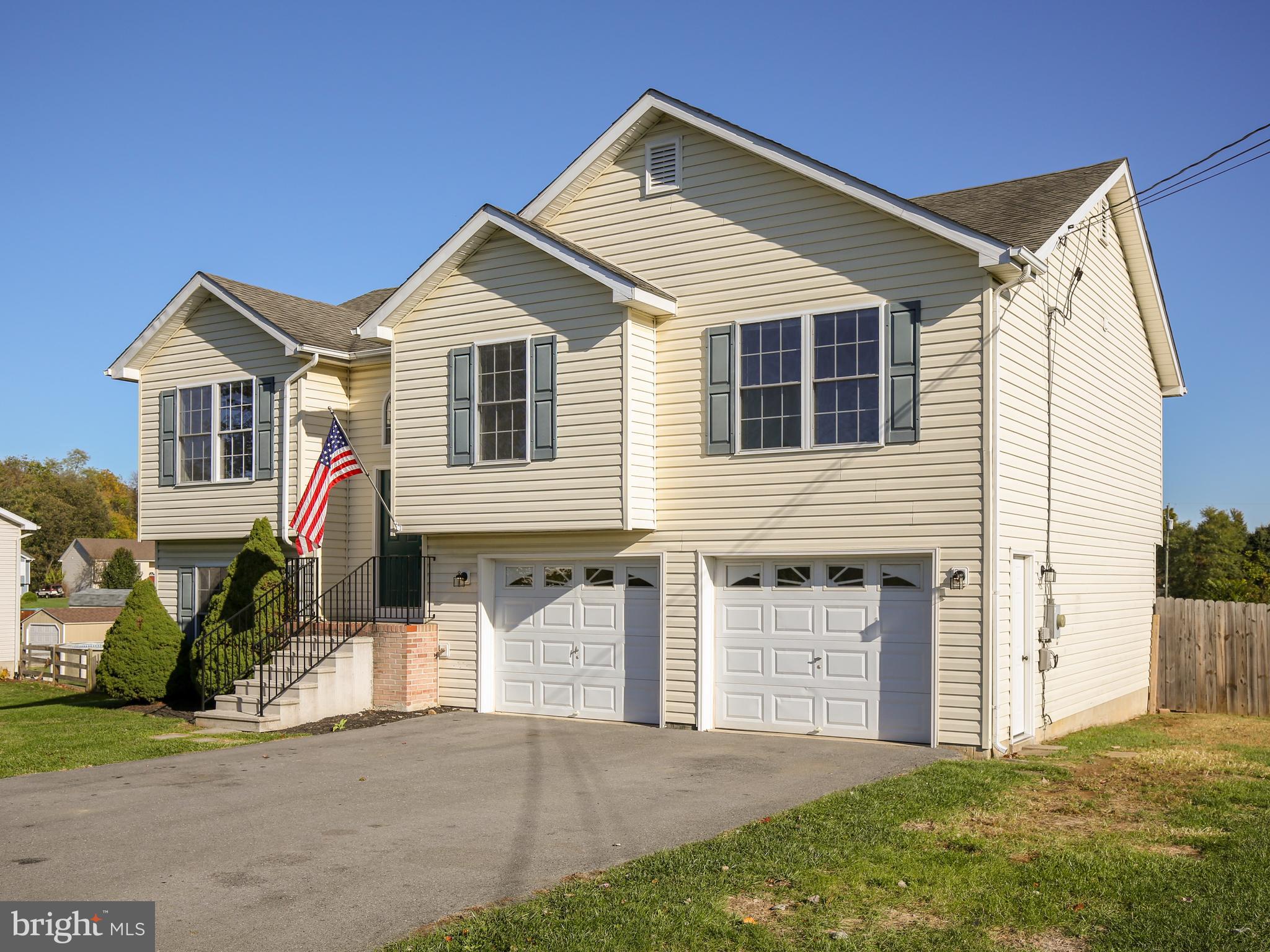 218 Rhoda Drive Bunker Hill, WV 25413 - Photo 4 of 33