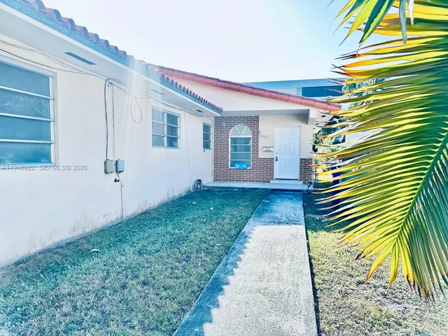 $3,100 | 2762 Southwest 21st Street, Miami, FL 33145