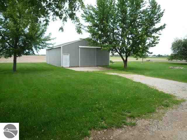 3853 East Adams Road St. Louis, MI 48880 - Photo 5 of 29 1747019-4.JPG
