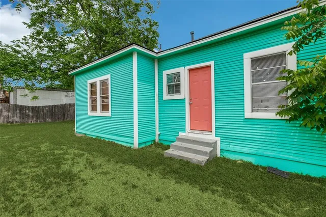 $1,350 | 733 West Page Avenue, Dallas, TX 75208