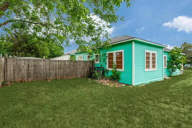 $1,350 | 733 West Page Avenue, Dallas, TX 75208