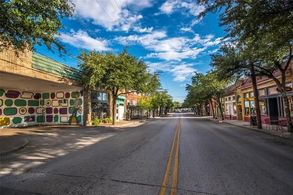 $1,200 | 733 West Page Avenue, Dallas, TX 75208