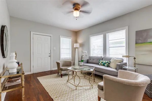 $1,200 | 733 West Page Avenue, Dallas, TX 75208
