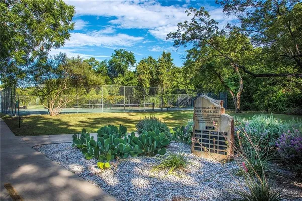$1,200 | 733 West Page Avenue, Dallas, TX 75208