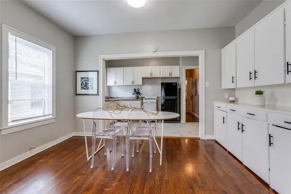 $1,200 | 733 West Page Avenue, Dallas, TX 75208