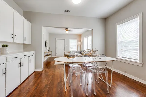 $1,200 | 733 West Page Avenue, Dallas, TX 75208