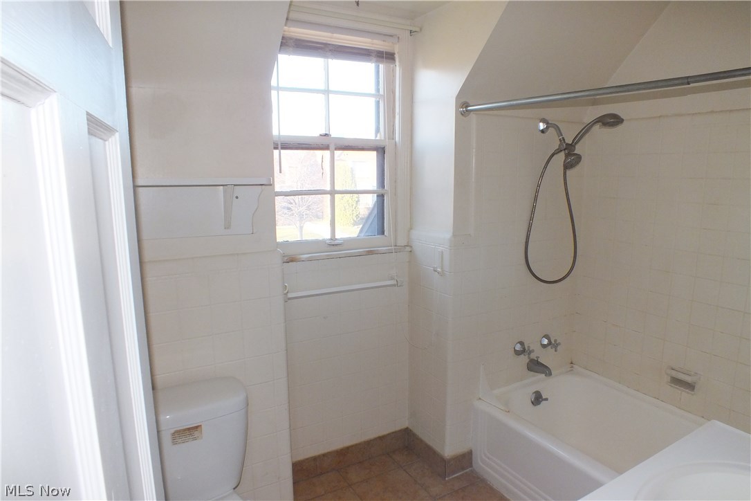 3844 Bethany Road Cleveland, OH 44118 - Photo 26 of 35 The second floor bathroom