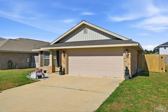 a front view of house with yard