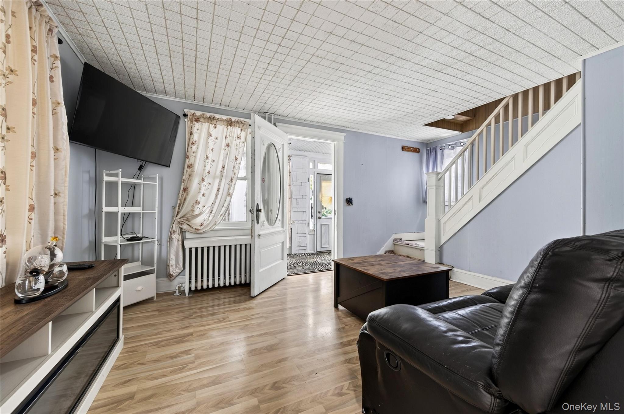 8 Juliet Street Bay Shore, NY 11706 - Photo 5 of 26 Gallery Image 5